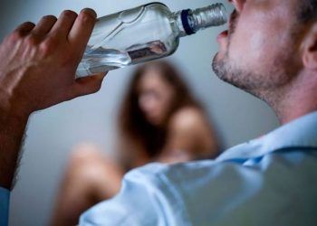 Vì sao nam giới uống rượu 'yêu' sung hơn nhưng dễ bị đột tử?